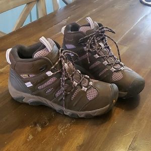 Keen women's leather hiking boots, size 8